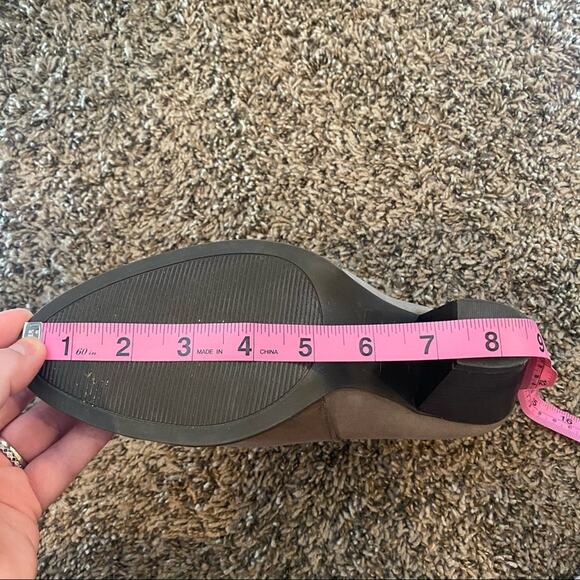 Lulu’s Two Tone Zipper Ankle Booties Approx Size 6 - Picture 9 of 13